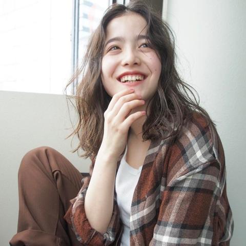 山田直美时尚魅力，最新照片揭秘影响力